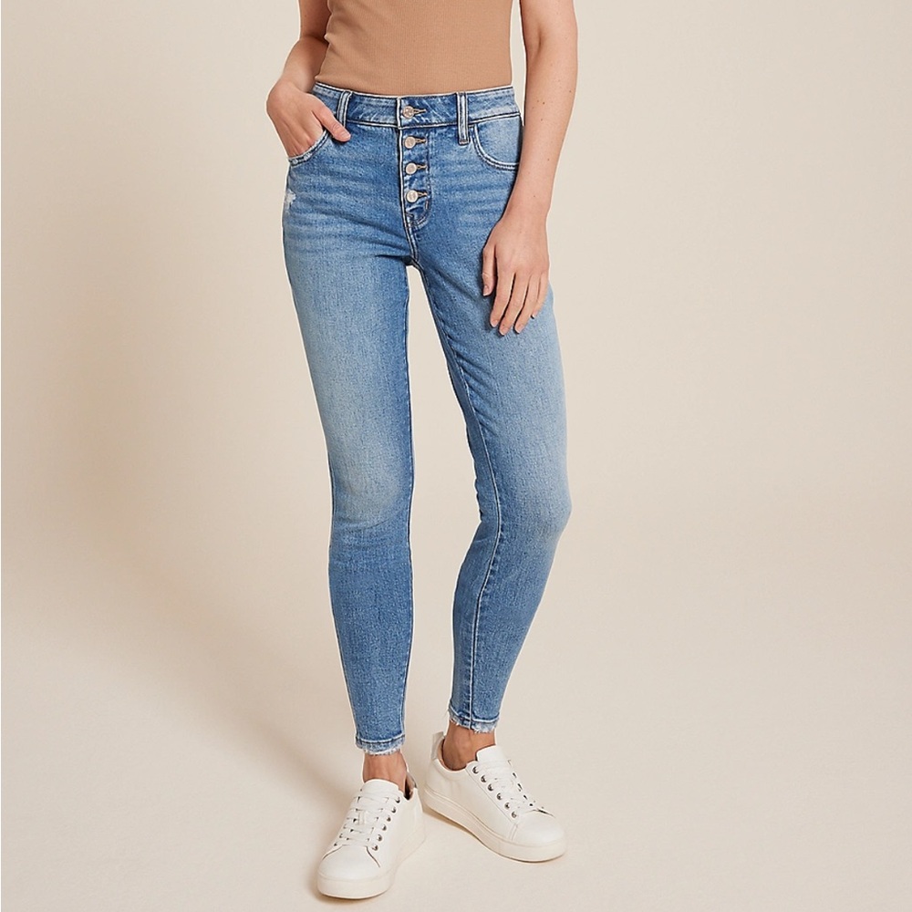 m jeans by Maurices Mid Rise Button Fly Jegging Light Wash Size Small